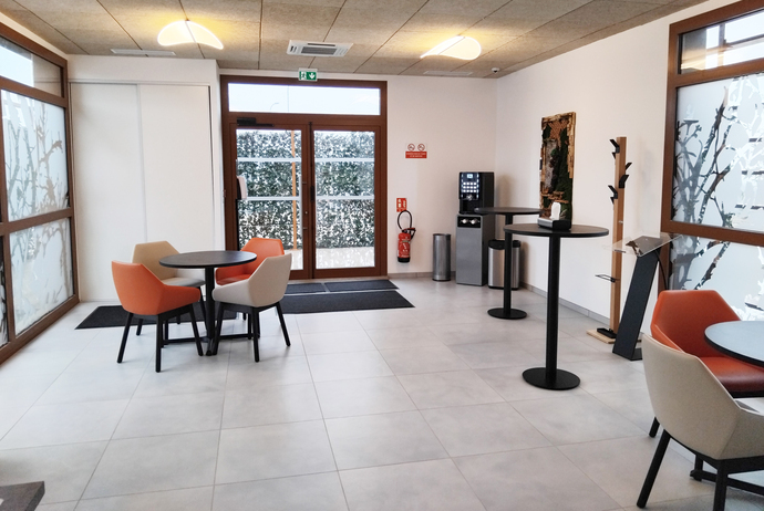 Une salle pour se réunir après la cérémonie